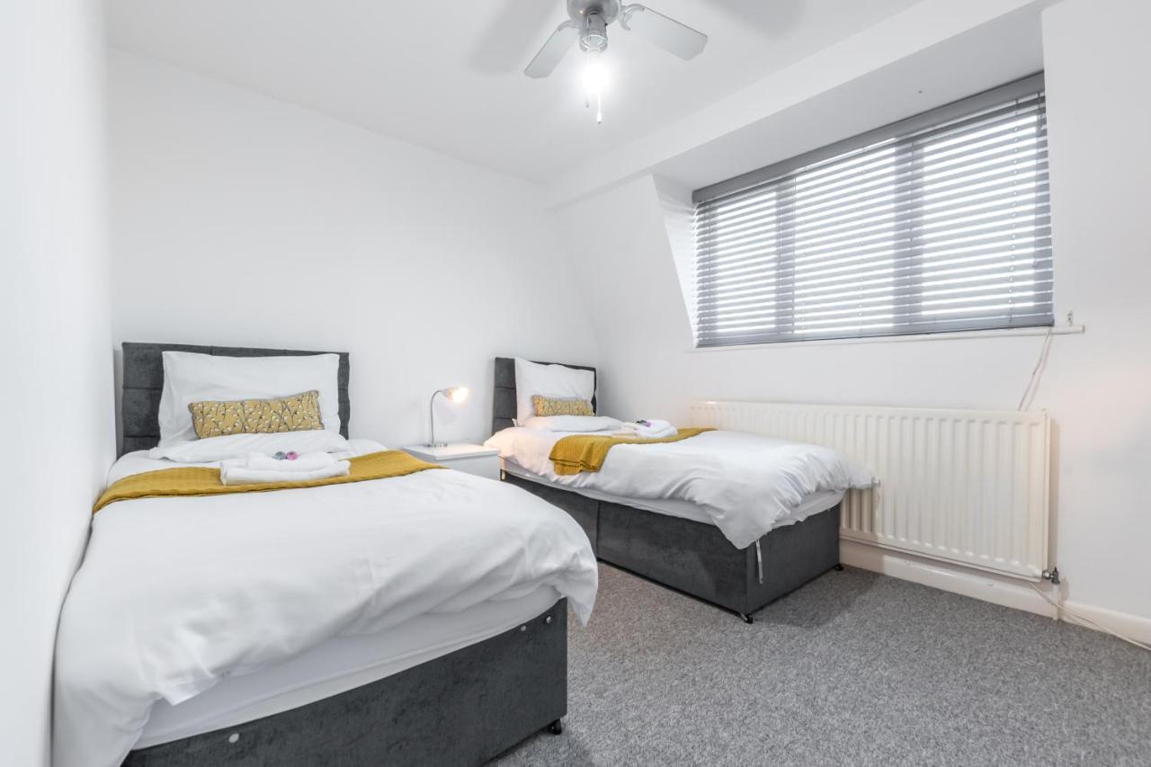 Best Price! Large Home For 4 - Smart Tv - Comfy Beds - Garden - 4 Single Beds Or 2 Doubles! Портсмут Екстер'єр фото
