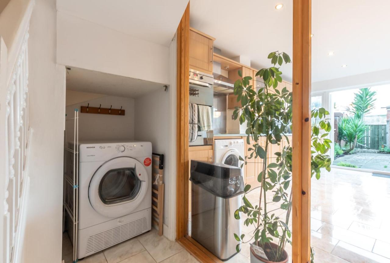 Best Price! Large Home For 4 - Smart Tv - Comfy Beds - Garden - 4 Single Beds Or 2 Doubles! Портсмут Екстер'єр фото